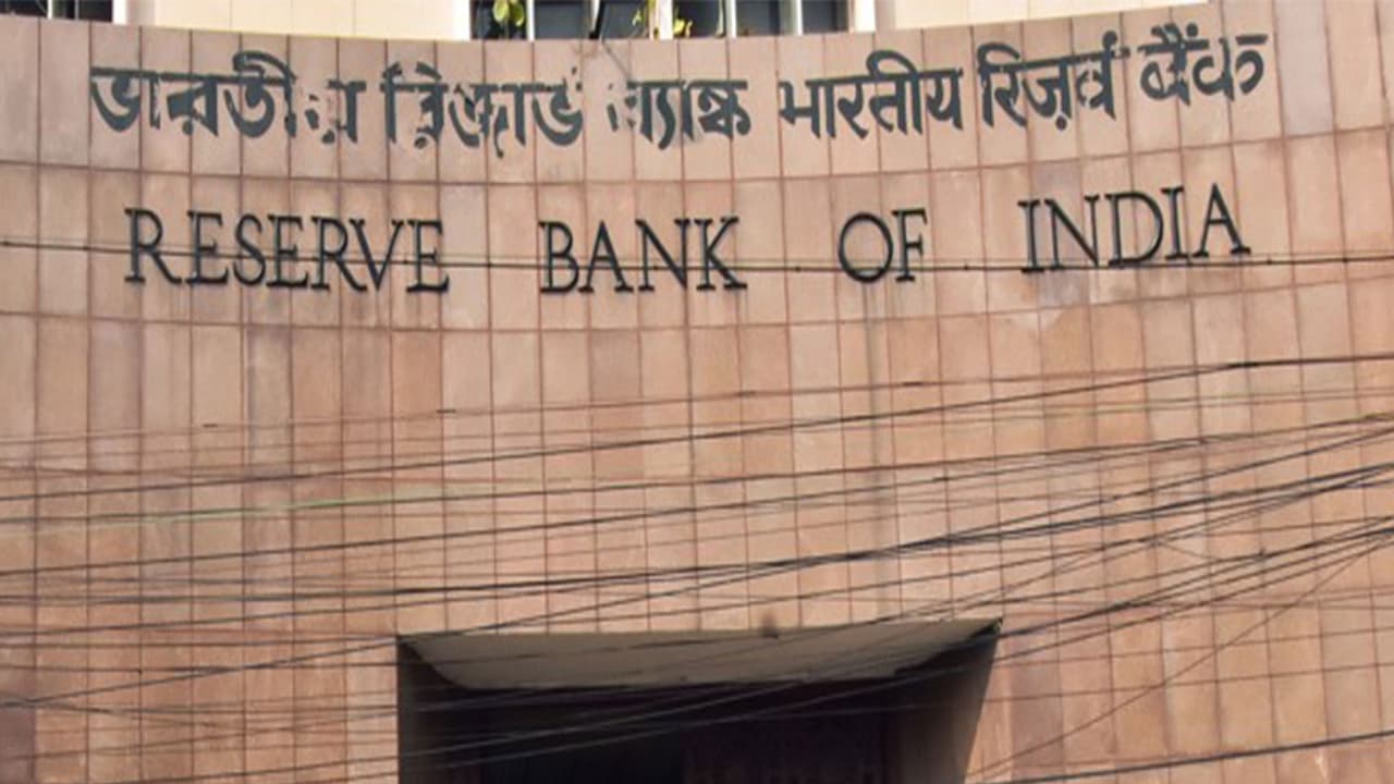 Strong Economic Growth Hardens Bond Yields, Divides Market on RBI Move