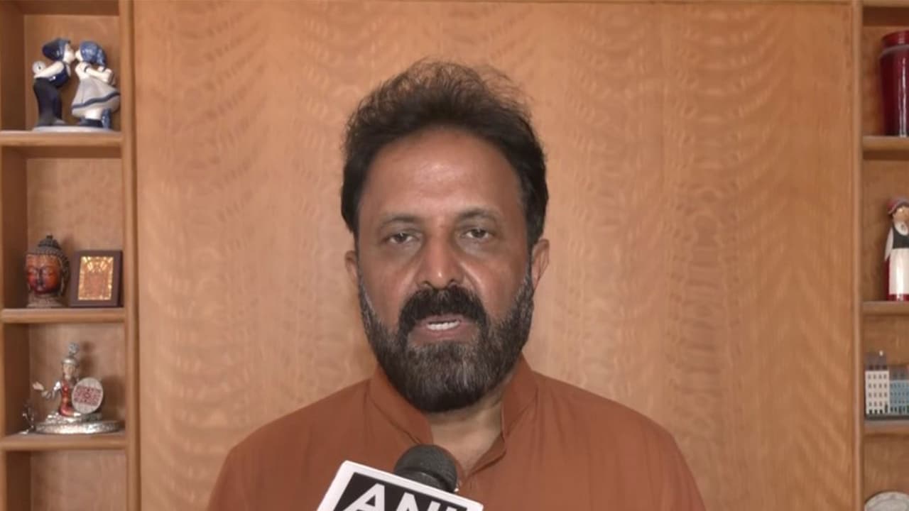 Congress slams BJP's 'dictatorship' over silencing Rahul Gandhi