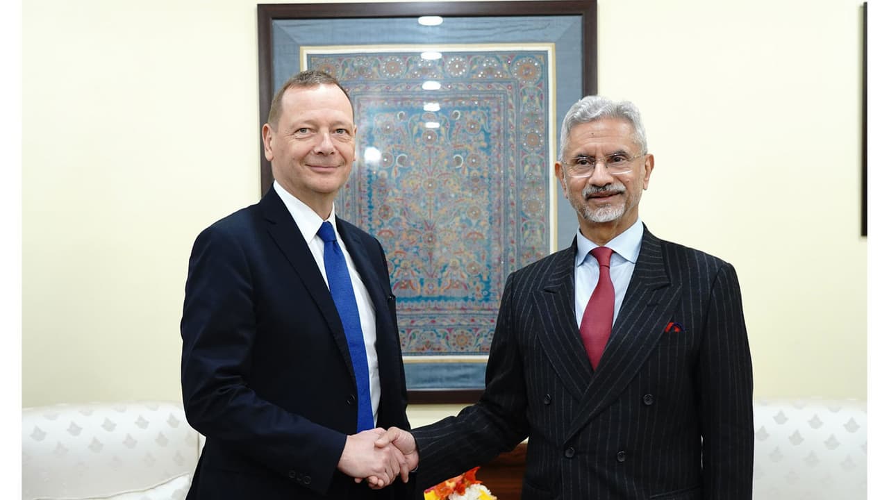 Jaishankar, French Prez's advisor discuss strengthening strategic ties