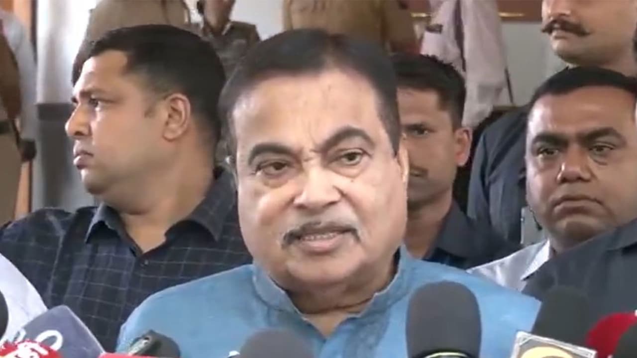 Asha Bhosle's Demise: Nitin Gadkari mourns 'huge loss to music'