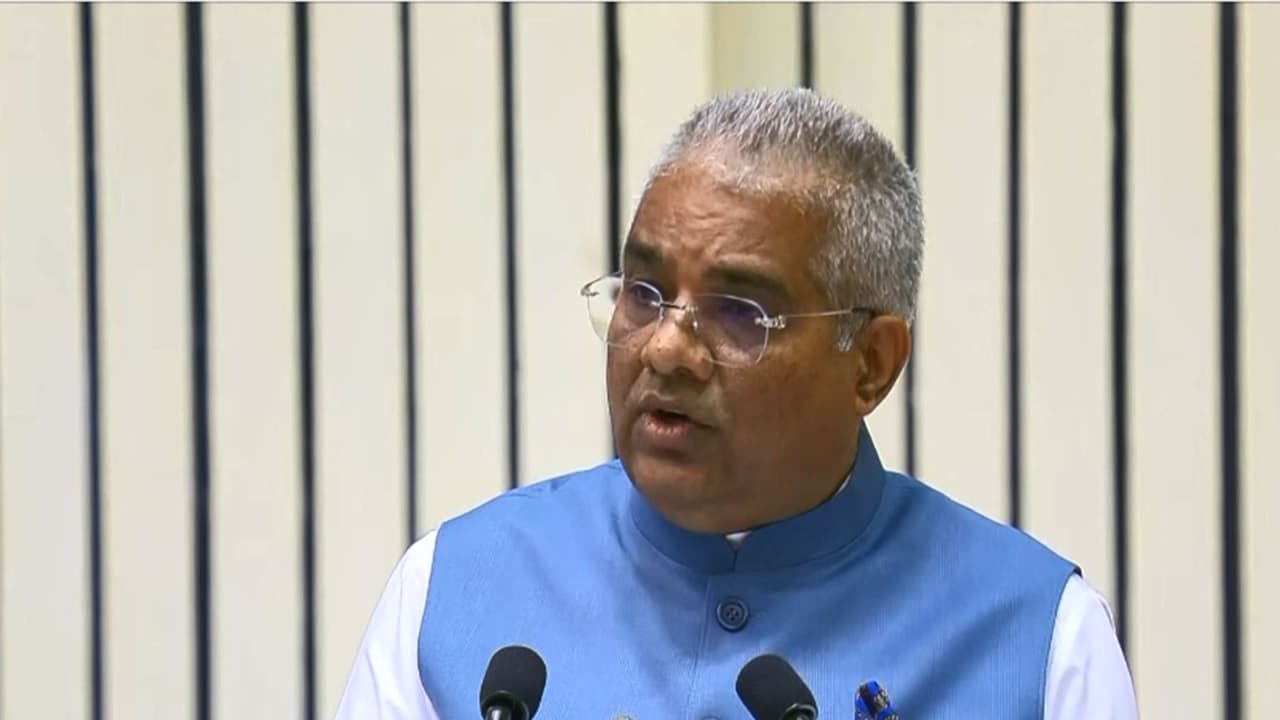 Yadav stresses sustainable development, global cooperation on climate