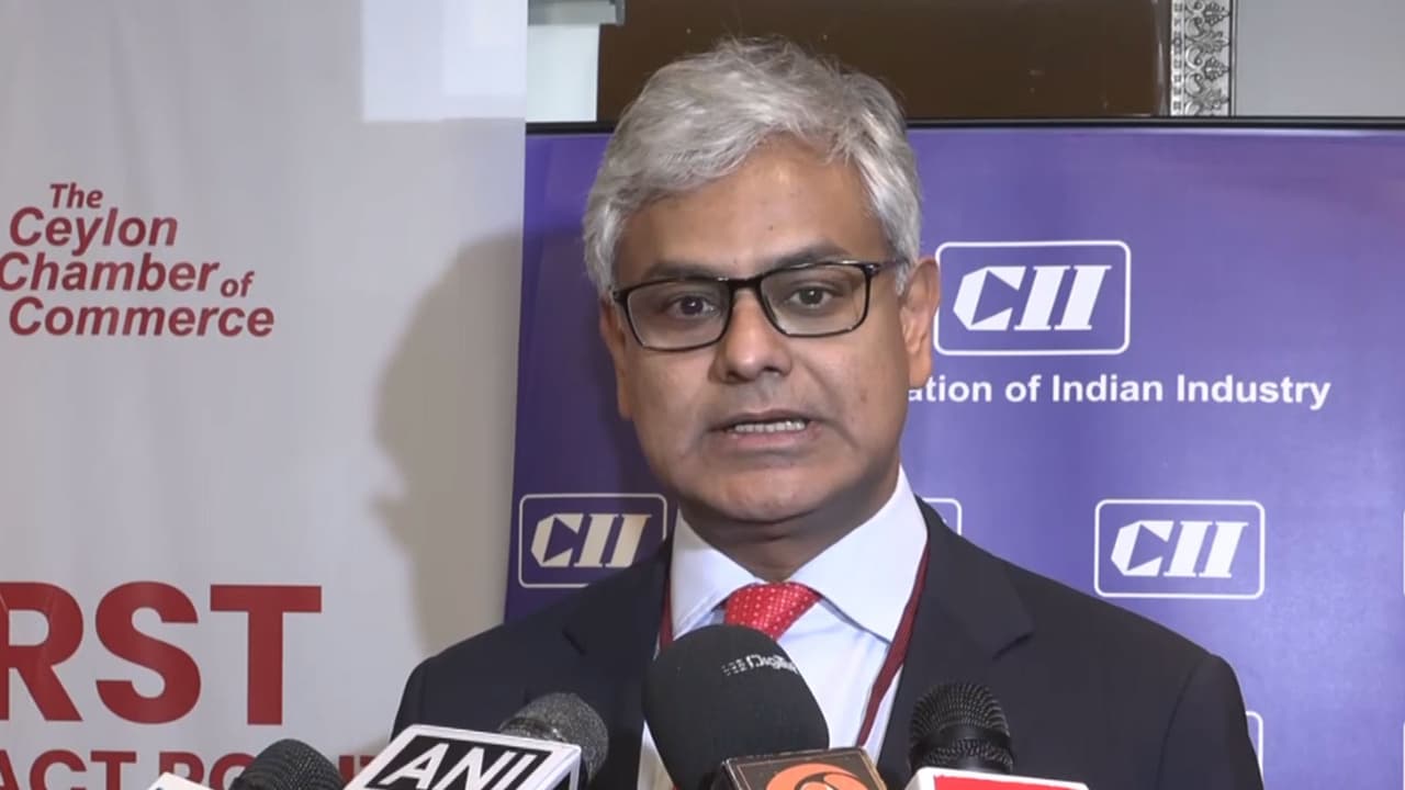 Sri Lanka seeks deeper trade ties, woos Indian investment post-crisis