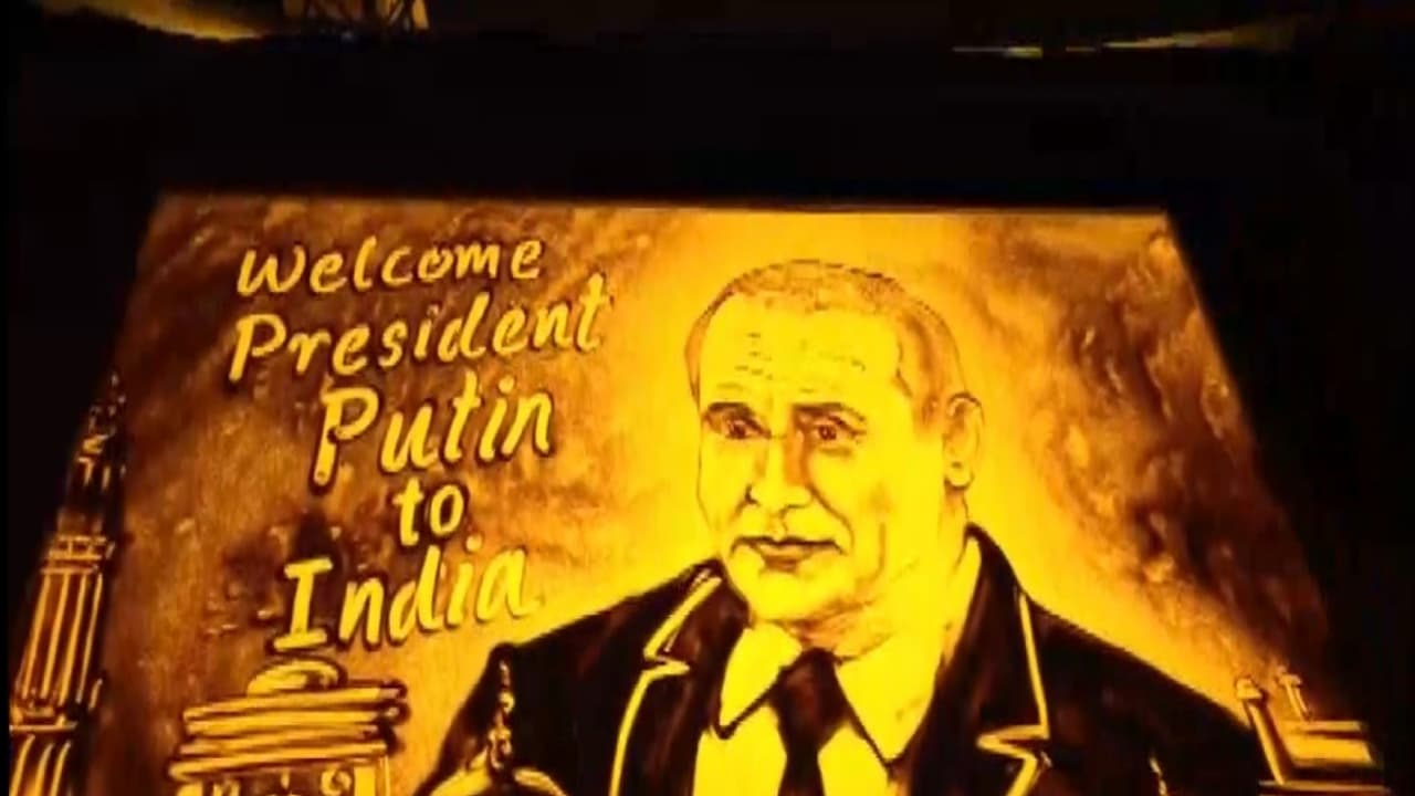 Odisha artist welcomes Putin to India with stunning sand animation