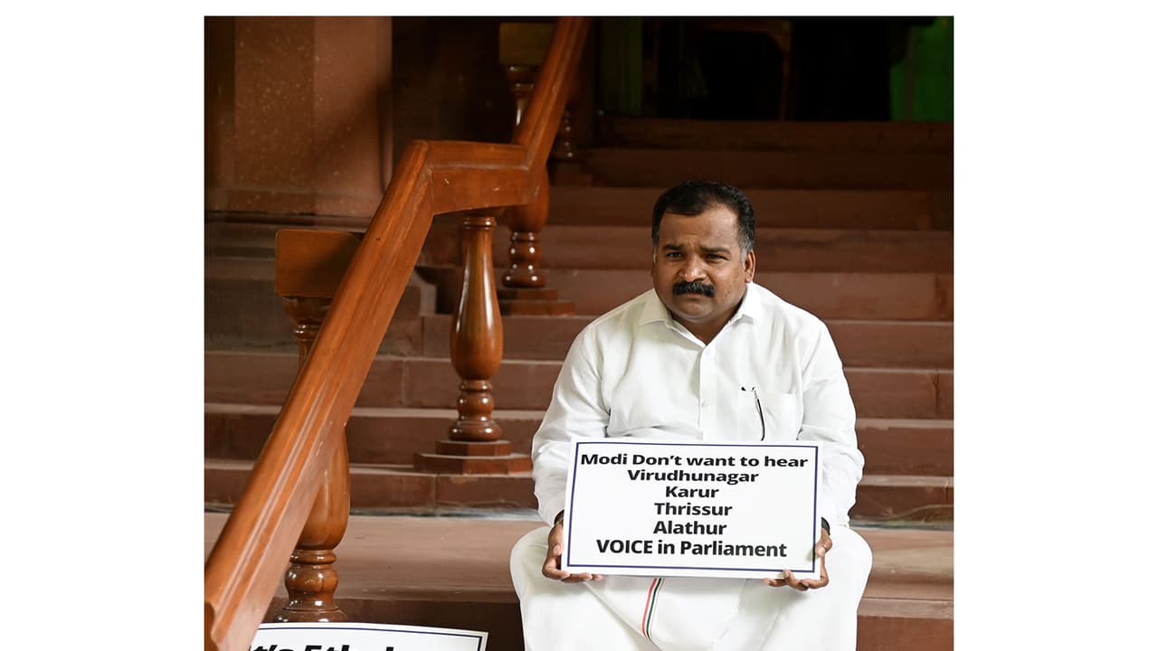 Congress slams BJP 'propaganda' on ships, highlights LPG price hike