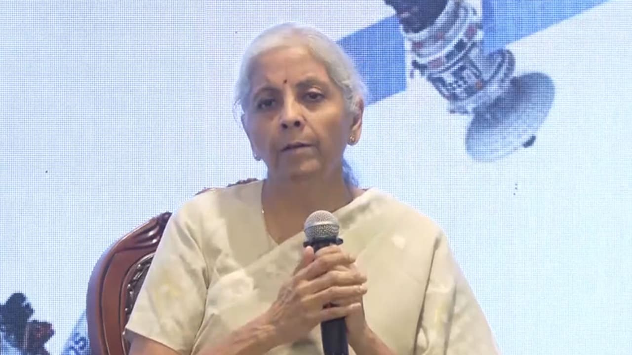 এআই, সেমিকন্ডাক্টর ও কোয়ান্টামে পরবর্তী বড় বিনিয়োগ: নির্মলা