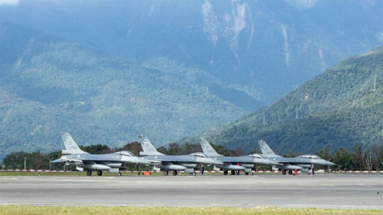 Taiwan Detects 29 Chinese Aircraft, 6 Vessels Near Its Waters