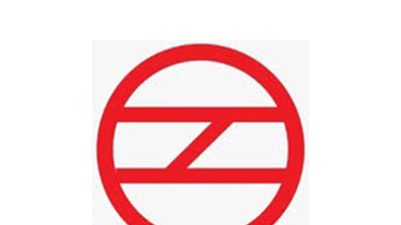 Delhi Metro warns against viral trend of gluing phones to windows