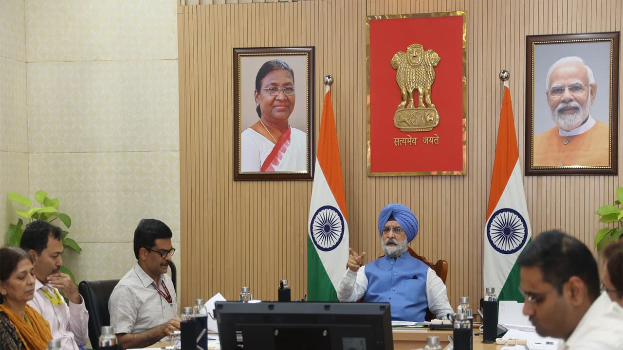 Delhi LG reviews DDA's comprehensive plan to revive city water bodies