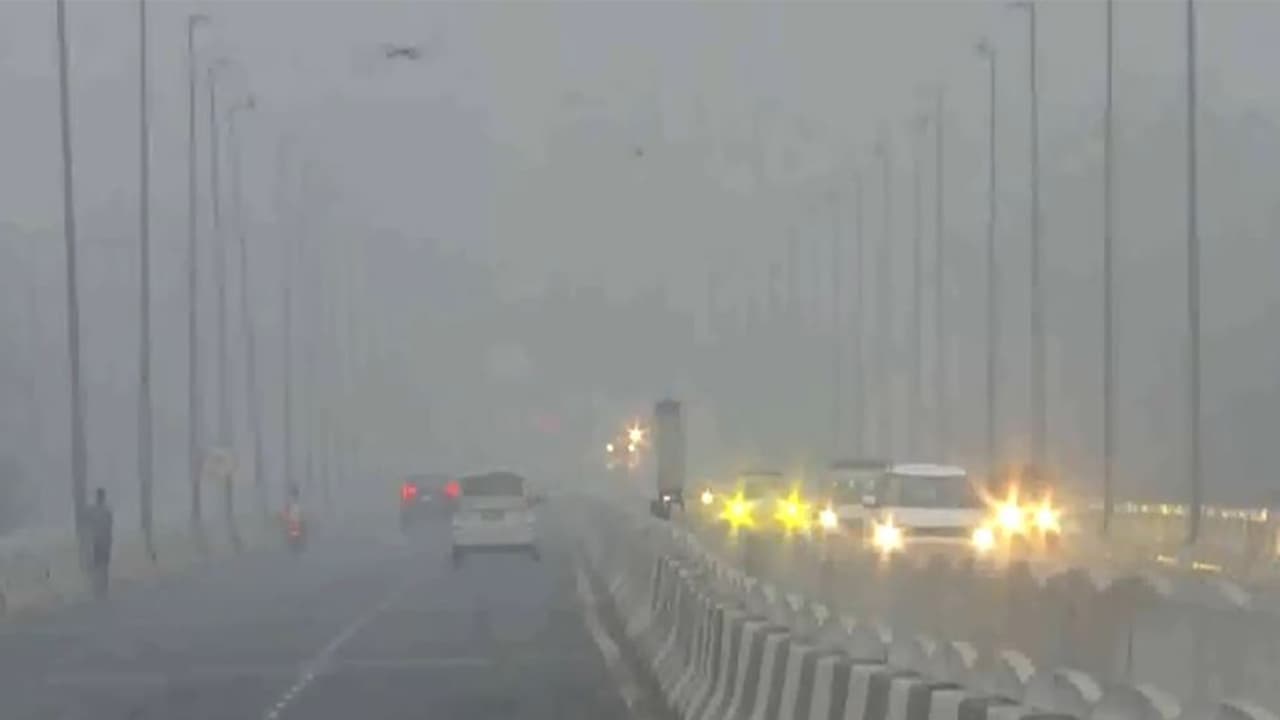Delhi's air quality hits 'hazardous' levels, health alert issued