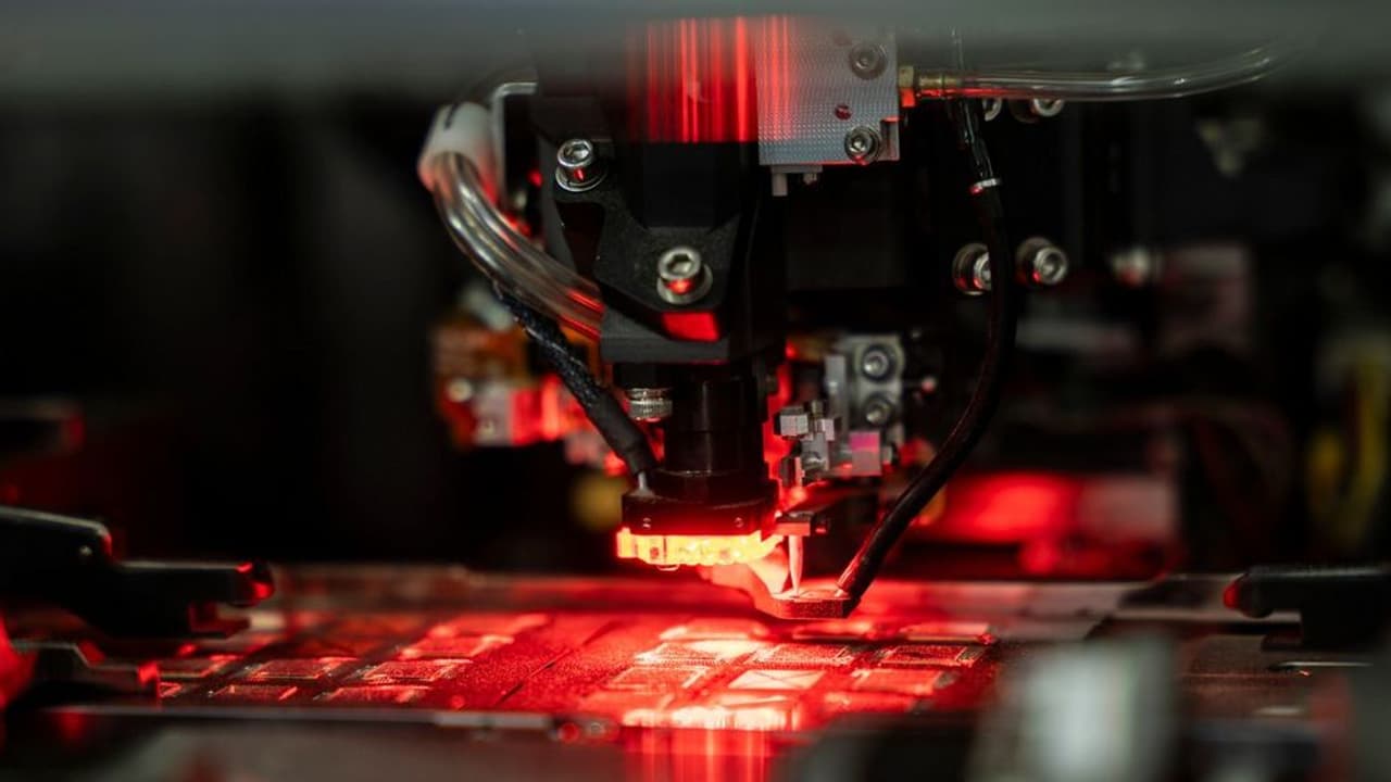 Wells Fargo’s Rakers Says Semiconductor Industry To Boom To $1T In Revenue In 2026: AMD, AVGO Stocks In Focus