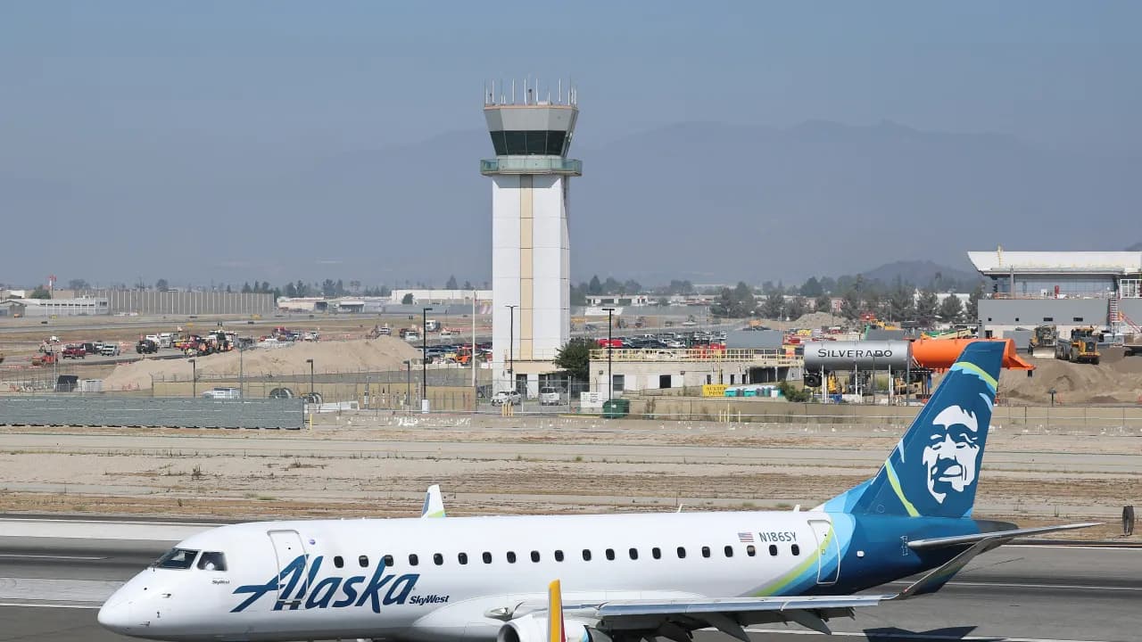 Alaska Air Stock Faces Pressure As IT Outage Grounds Fleet, Carrier Slashes 2025 Profit Outlook