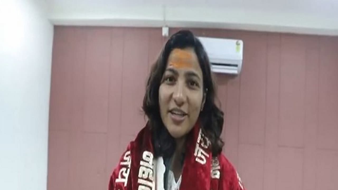 Sneh Rana fulfills World Cup promise, offers aarti at Mahakal temple