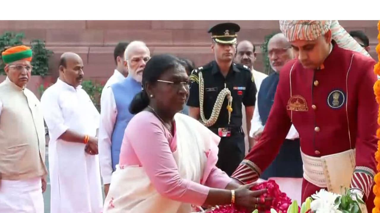 President Murmu, PM Modi honour Mahatma Phule on 200th birth anniversary