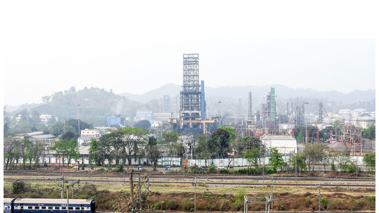 Indian OMCs to absorb high crude costs amid LPG woes: Kotak report