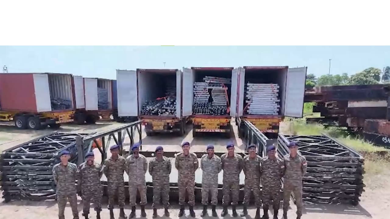 India hands over 250 MT Bailey Bridges to Sri Lanka after Cyclone Ditwah
