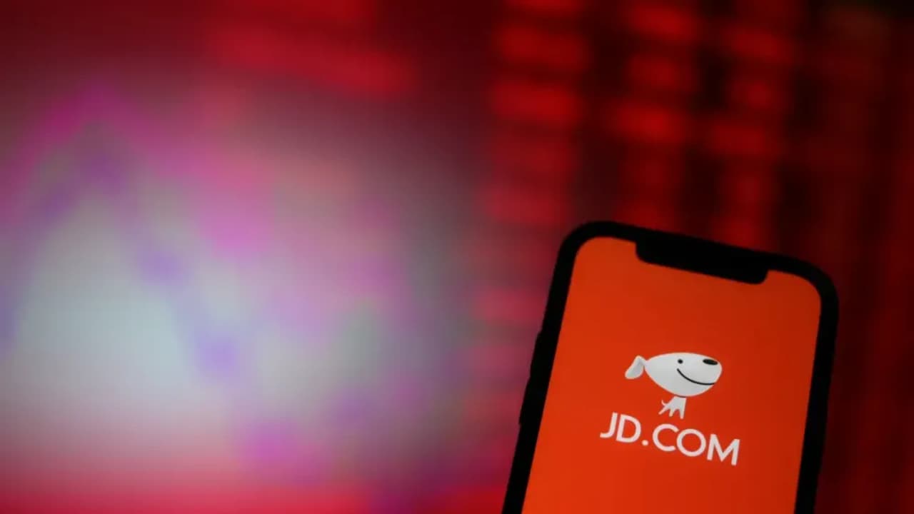 China's JD.com Bets Big On Europe With $2.5B Ceconomy Buy, But Retail Traders Stay Bearish