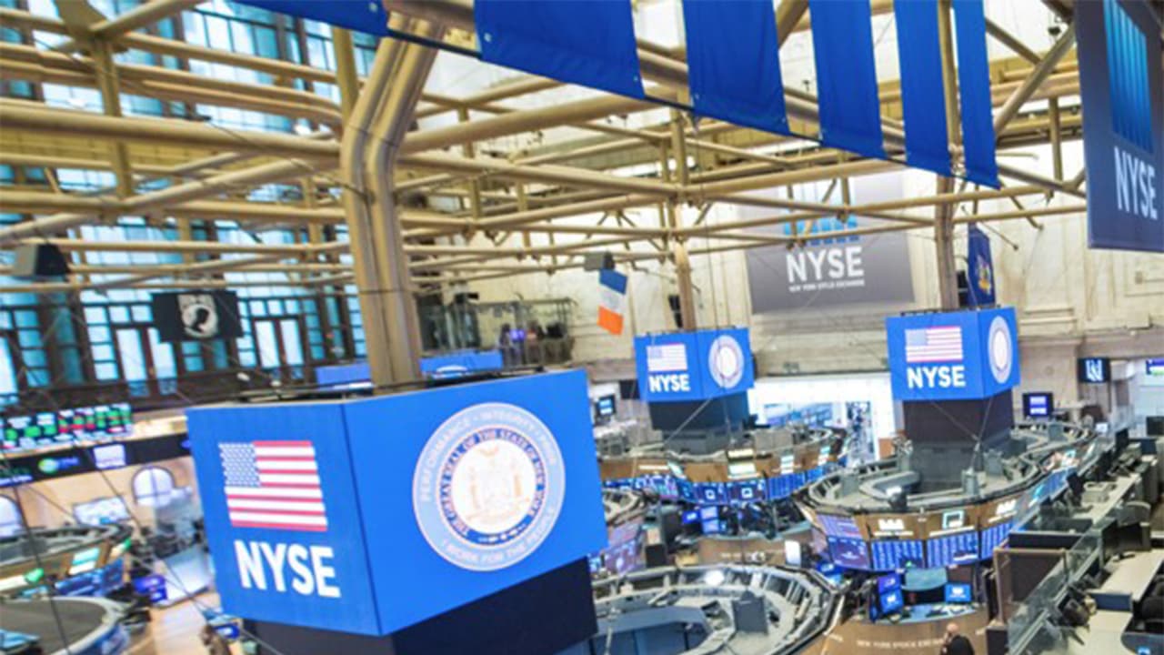 Dow Jones Dives 821 Points as Tariff, Iran Tensions Spook Investors