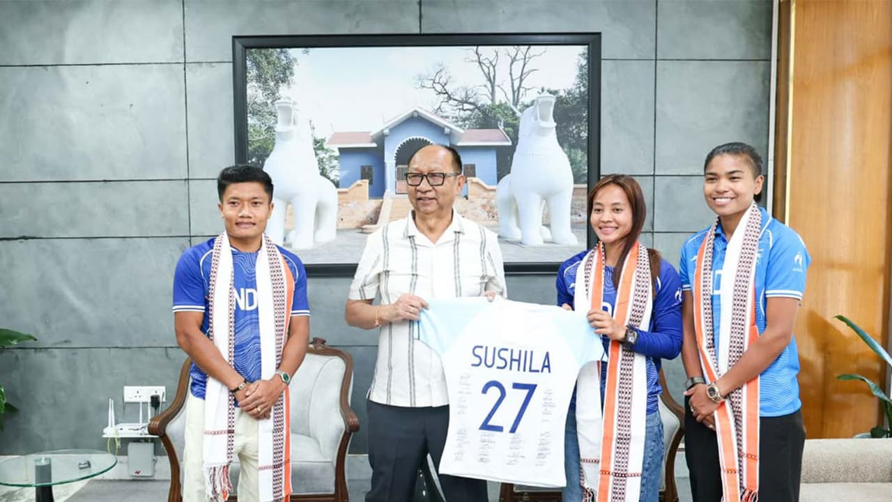 Manipur CM felicitates Asian Games 2026 hockey gold medallists