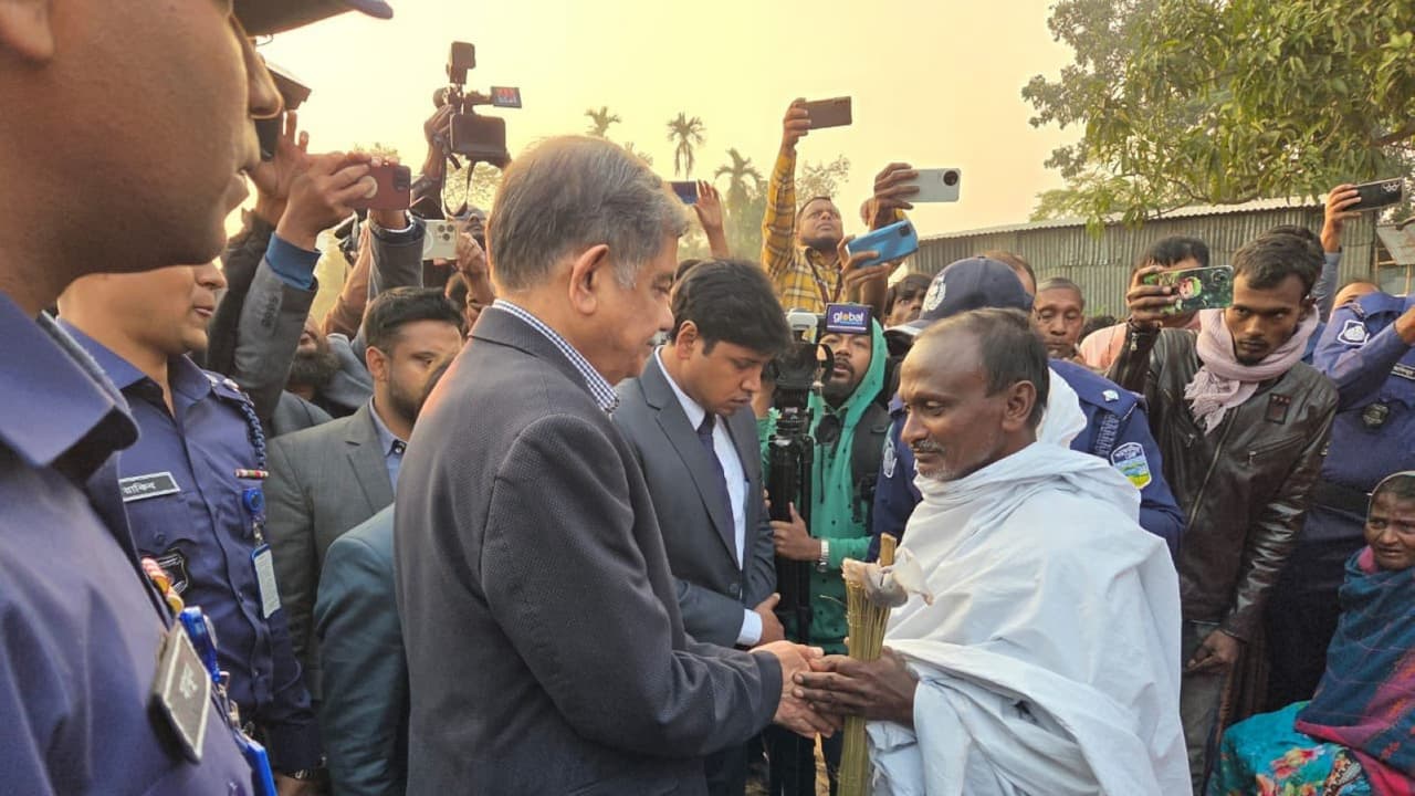 Dipu Chandra Das Lynching: Bangladesh Govt Adviser Visits Family, Assures Justice