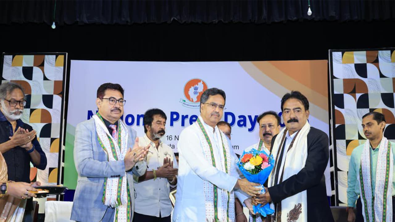 Journalists are mirrors of society, must ensure harmony: Tripura CM