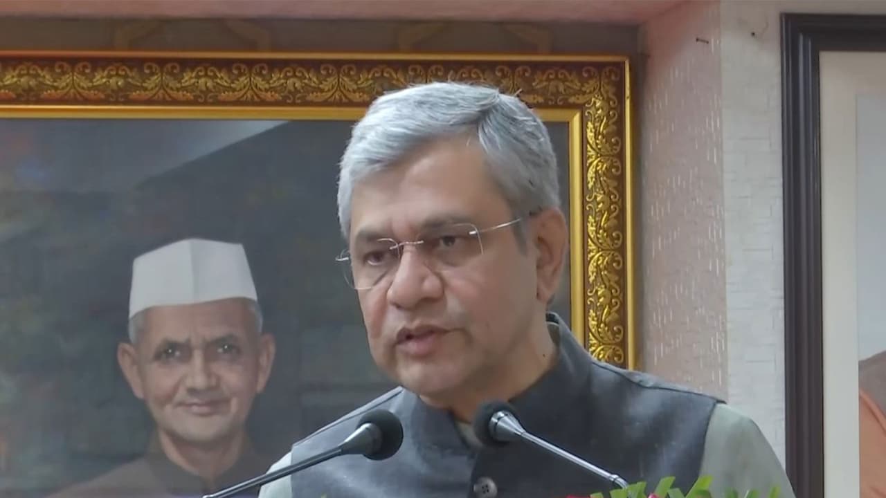 Gati Shakti Uni, DGCA MoU to boost talent in aviation: Vaishnaw