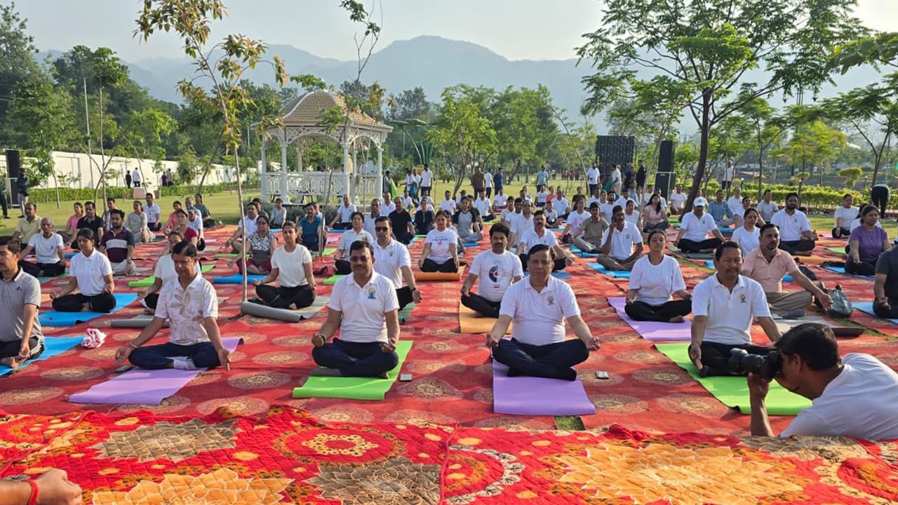 International Yoga Day: Over 1000 join mass session in Dehradun park