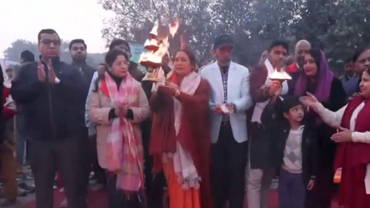 Mauni Amavasya: Yamuna Aarti in Delhi, 3 crore take dip in Prayagraj