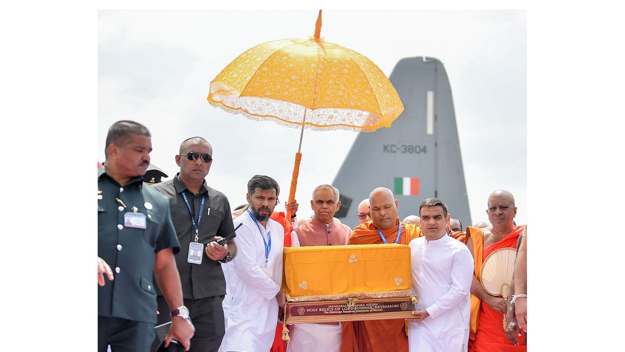 Indian delegation escorts Devni Mori Buddha Relics from Sri Lanka