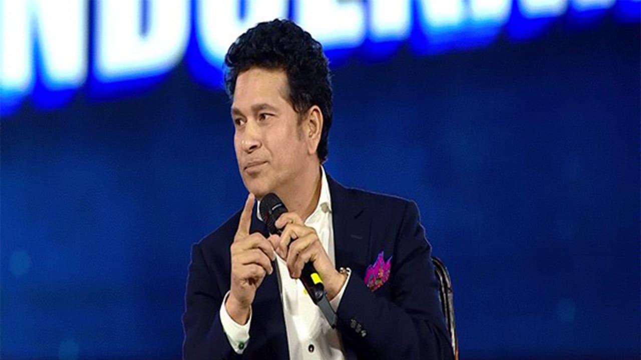 Sachin Tendulkar motivates Mumbai Ranji team for Karnataka quarter-final