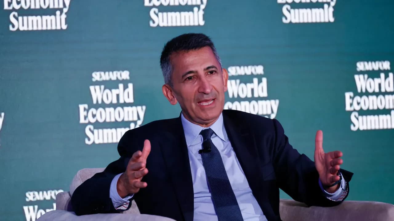 Will Crypto Thrive In 2026? Coinbase Exec Flags Market Structure As The Big Question