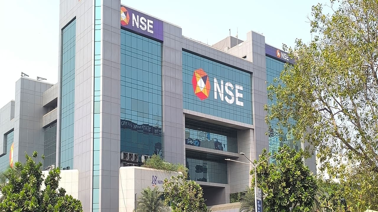 Indian Markets End Flat; Sensex Dips, Nifty Edges Up Amid Mixed Cues