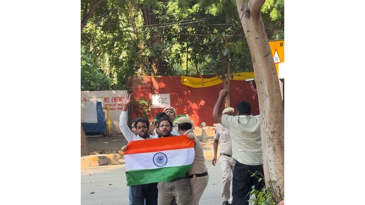Oppn Is waving flag a crime? Oppn slams Centre over activists' arrest ...
