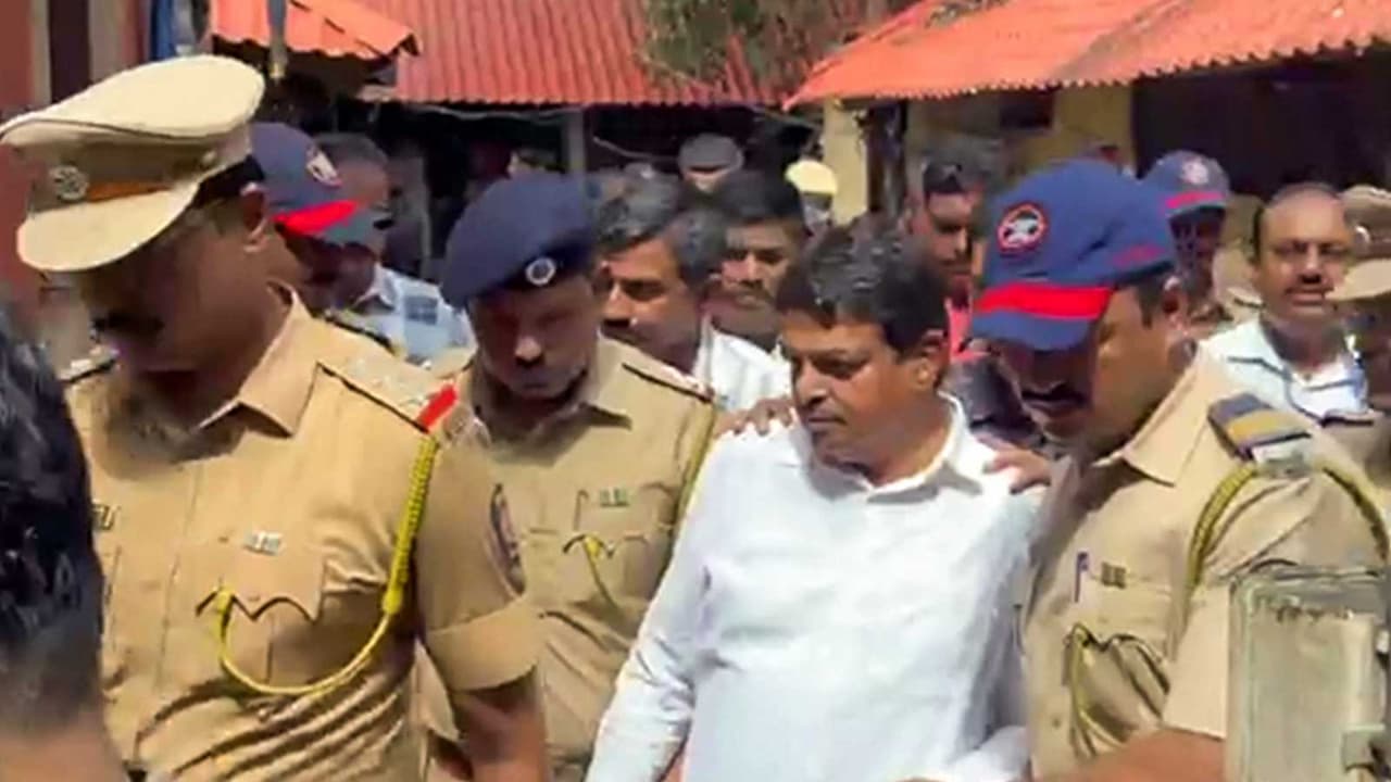 Shiv Sena's Ramesh Mhatre granted bail in doctors' assault case