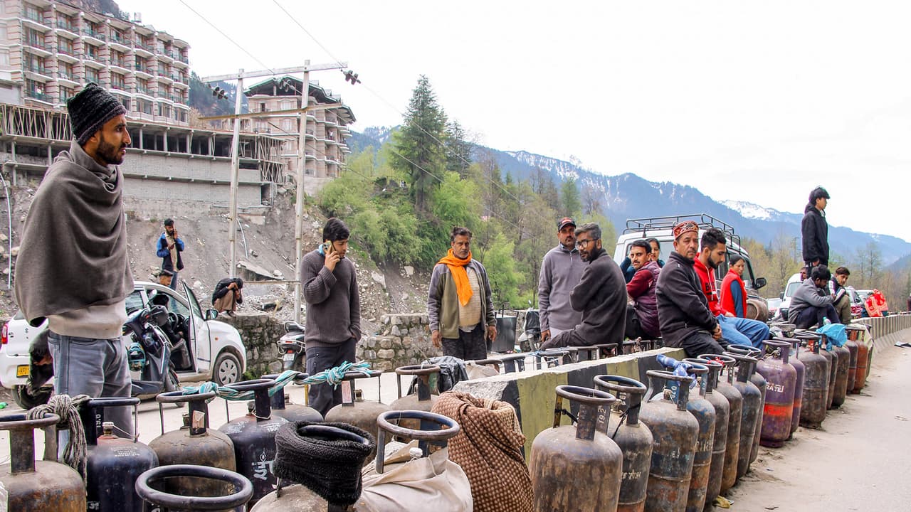 Delhi bans direct LPG sale from warehouses, expands 5kg cylinder supply