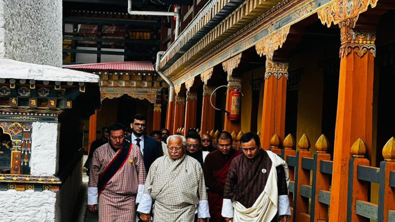Manohar Lal Khattar offers prayers at Bhutan's historic Simtokha Dzong