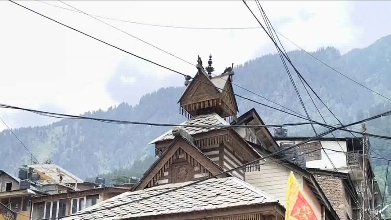 Tourists flock to Manali to escape heat; hotels near full occupancy