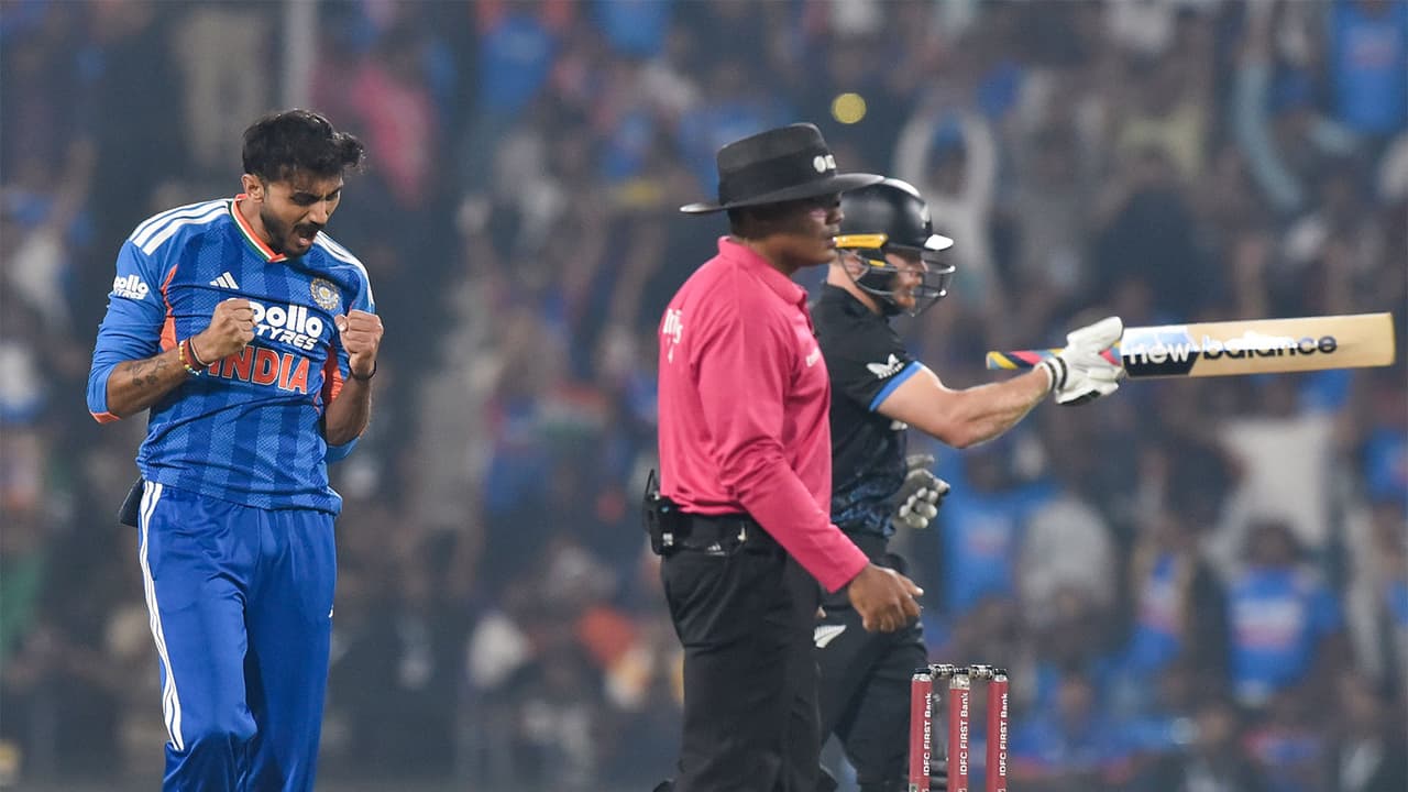 IND vs NZ: Axar Patel misses 2nd T20I with injury, Bumrah rested | Asianet  Newsable