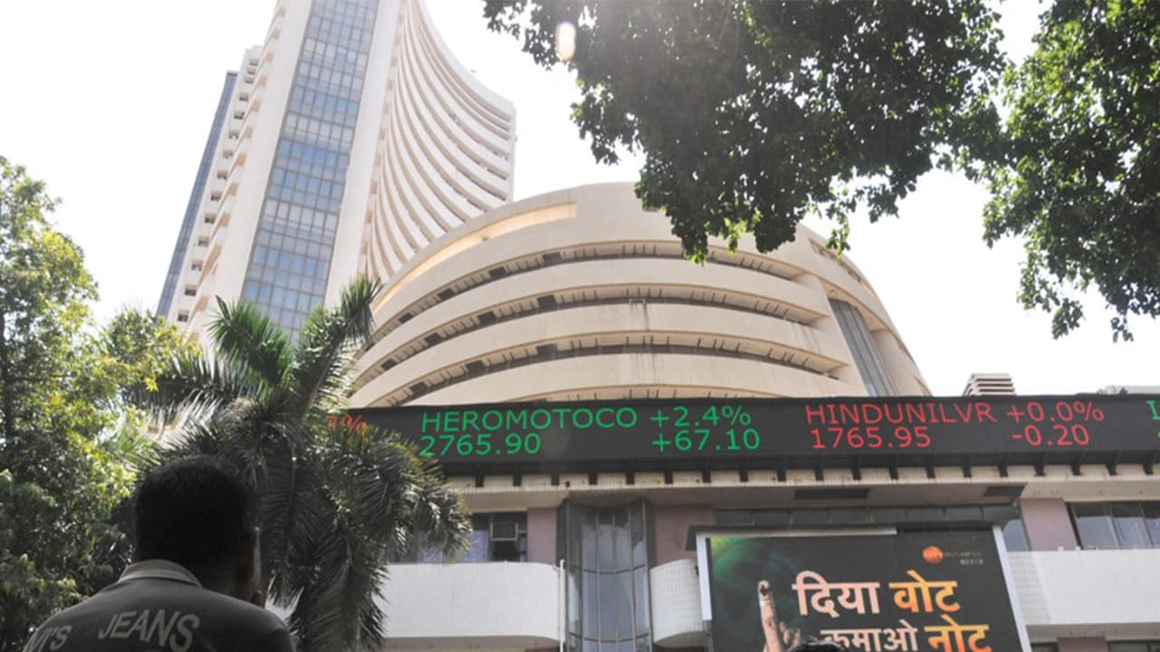 Indian markets open flat amid FPI selling ahead of Christmas holiday