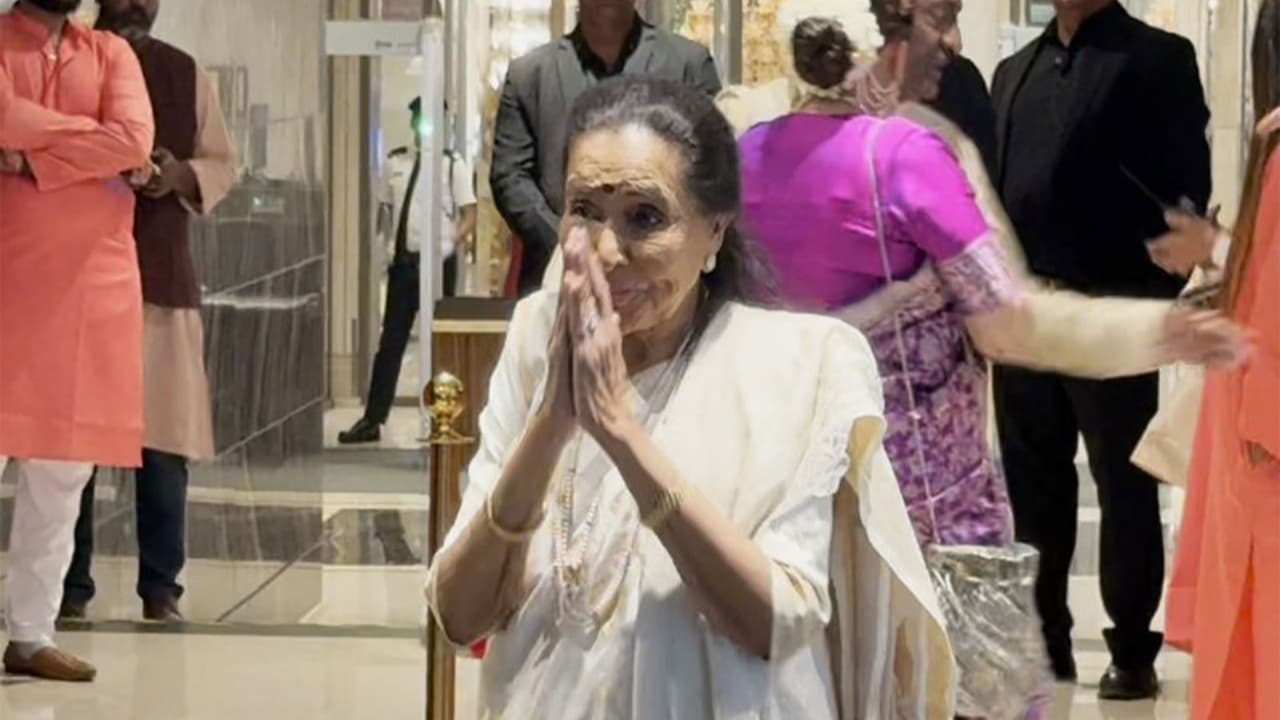 Music icon Asha Bhosle passes away at 92; fans pay heartfelt tribute