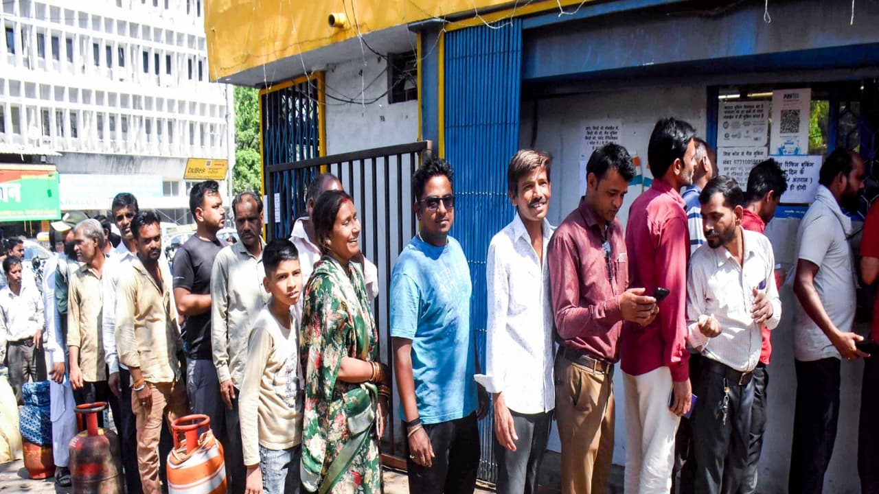 LPG crisis: 'Line mein rahe desh bechara,' TMC slams BJP government