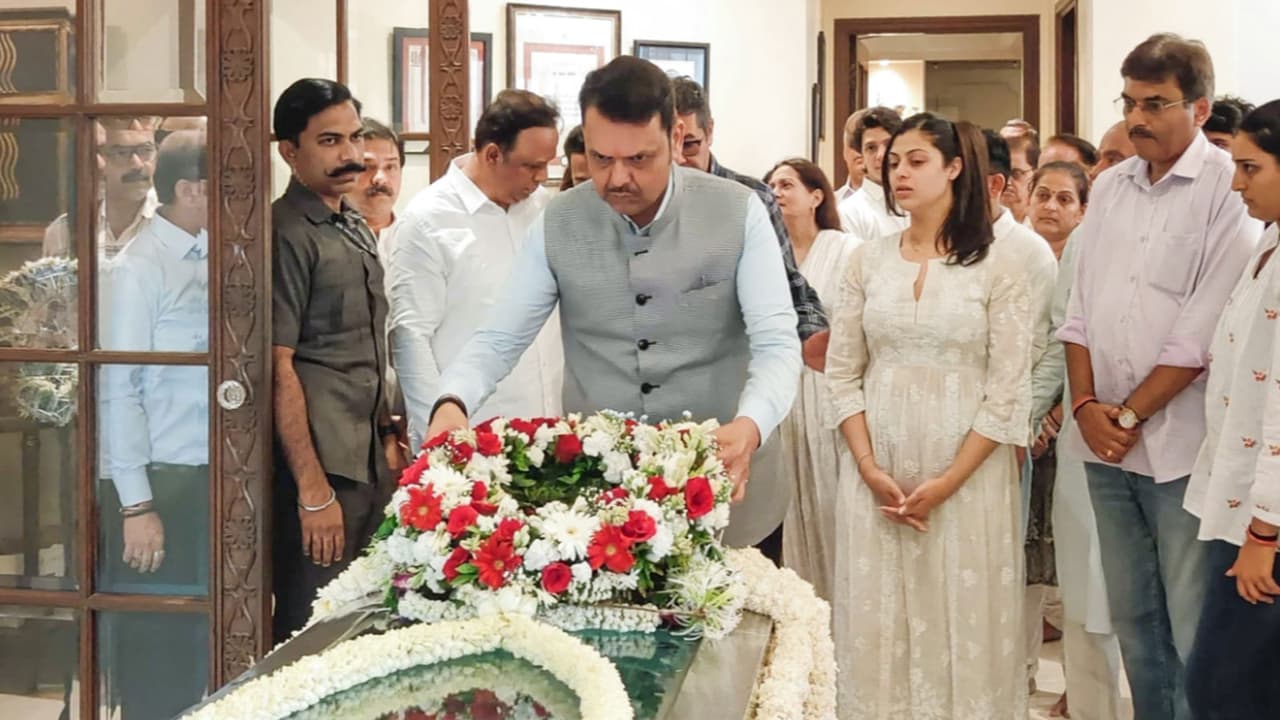 Asha Bhosle's death: Film industry, politicians mourn legendary singer