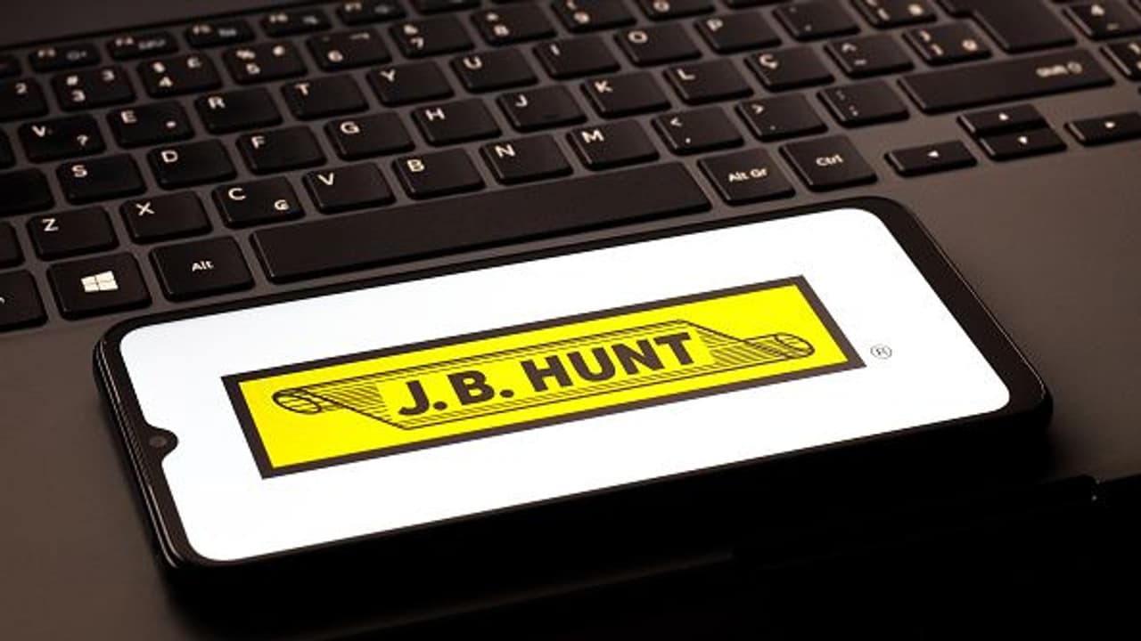 JB Hunt Gets Analysts Talking Post Q3 Report: JPMorgan Says Most Investors ‘Overestimate’ How Quickly Margins Can Improve
