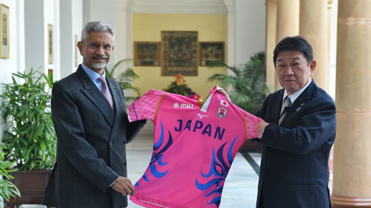 Cricket diplomacy: Jaishankar gifts bat to Japan FM Toshimitsu Motegi