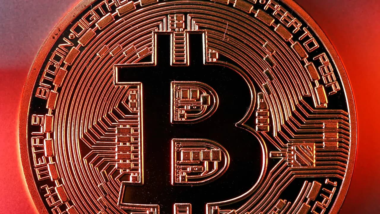 Bitcoin ETFs Approach Longest Outflow Streak Since $5 Billion Selloff In March Last Year