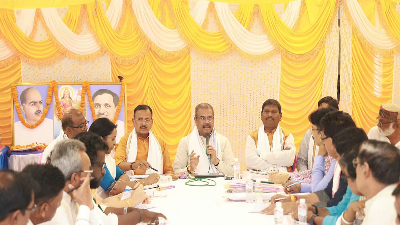 Bengal rejecting misgovernance, says Pradhan; TMC lists campaigners