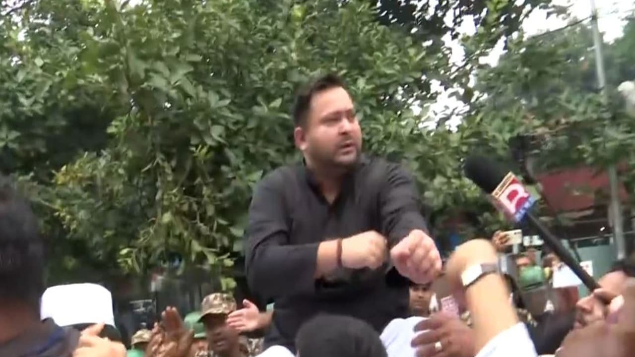 INDIA bloc protests in Patna, Tejashwi accuses PM Modi of vote theft