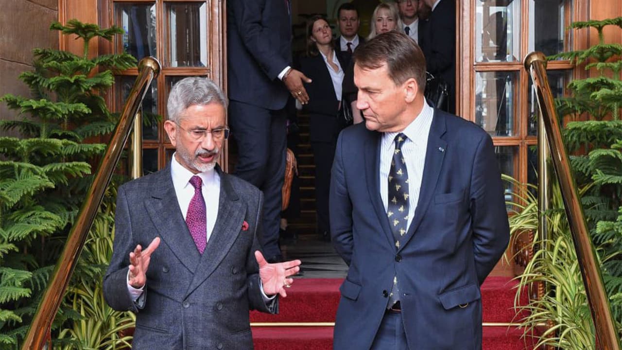 Jaishankar, Polish DPM Sikorski discuss bilateral ties, global issues