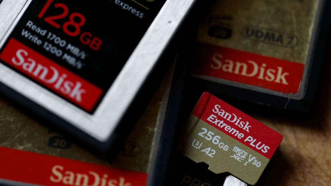 Wall Street Is Selling Memory Stocks – Chipmakers Are Buying Them Back