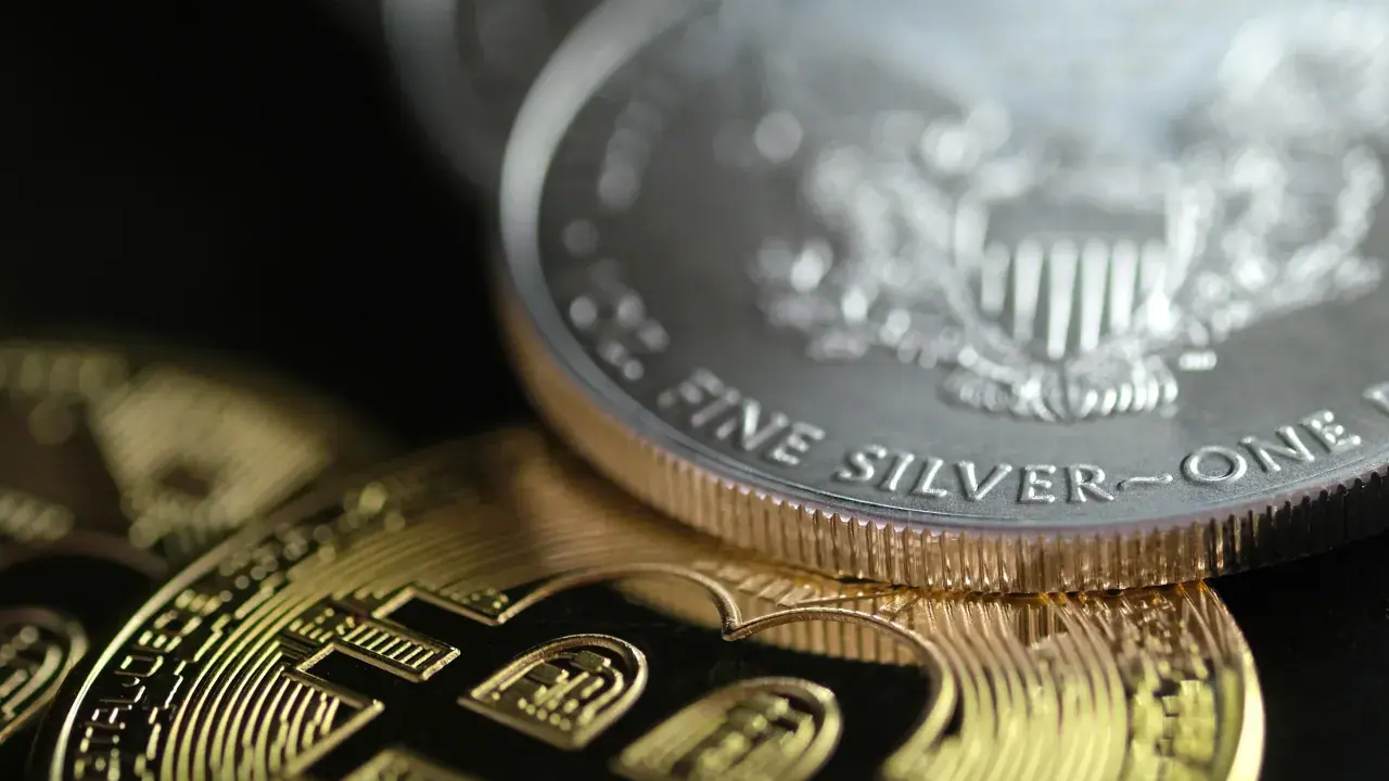 Silver Outperforms Bitcoin Amid Trade Tensions – Fueling Fresh Market  Divide | Asianet Newsable