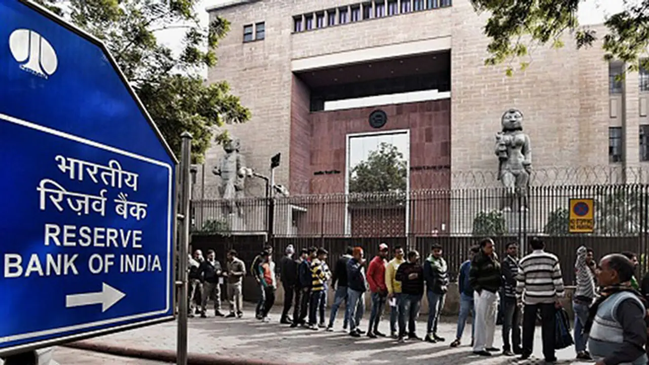 NRI or travelling abroad? Here are the rules to deposit banned notes NRI or travelling abroad? Here are the rules to deposit banned notes